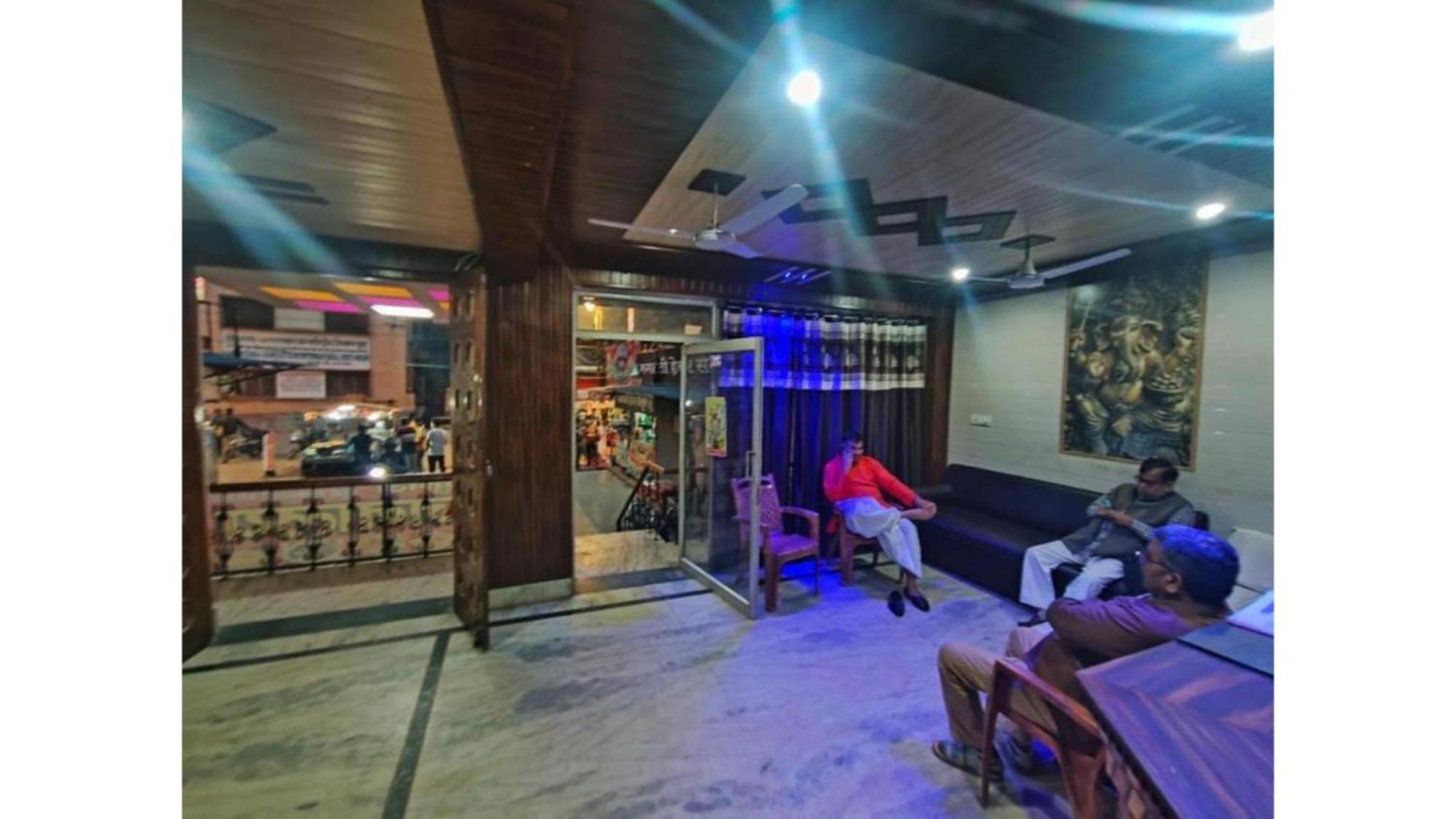 Subhadra Guest House ماثورا المظهر الخارجي الصورة