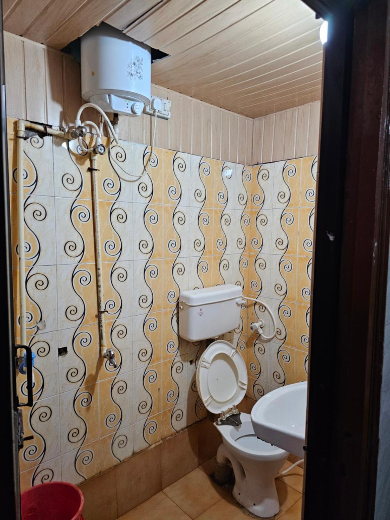 Subhadra Guest House ماثورا الغرفة الصورة